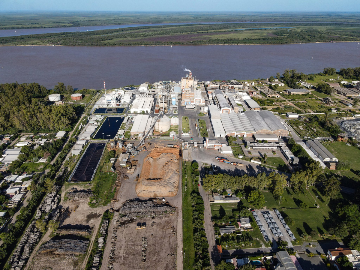 La planta de Celulosa Argentina S.A., ubicada en la ciudad de Capitán Bermúdez, es otra de las apuntadas de generar el olor en la ciudad de Rosario. La planta de Celulosa Argentina S.A., ubicada en la ciudad de Capitán Bermúdez, es otra de las apuntadas de generar el olor en la ciudad de Rosario.
