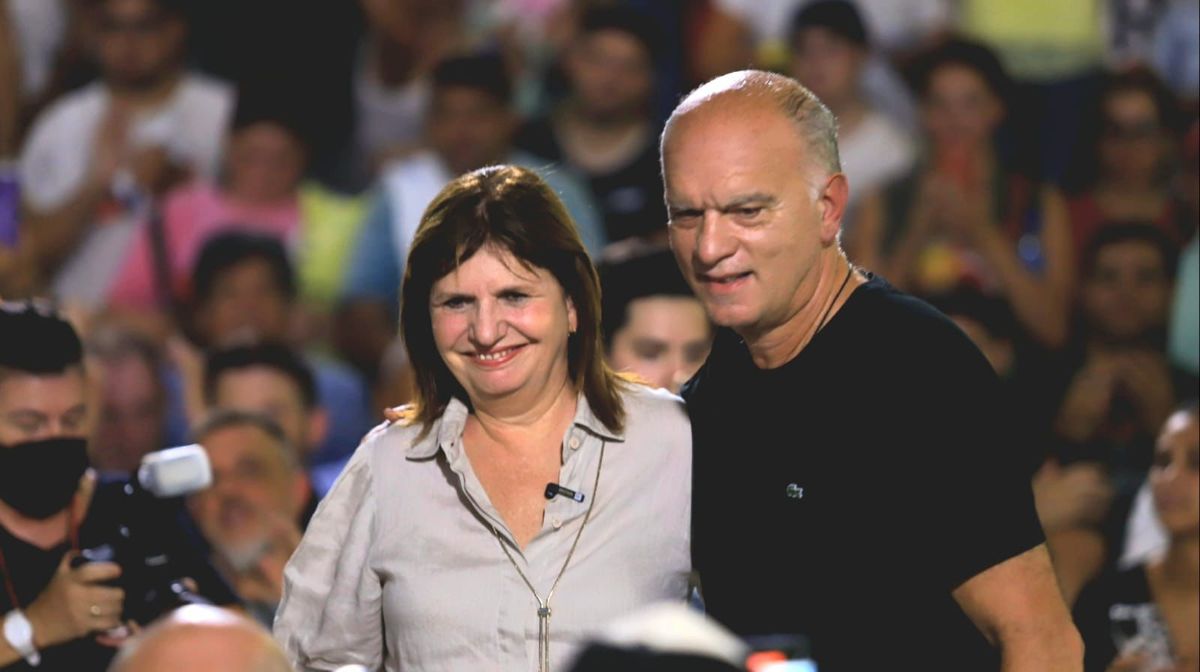 Néstor Grindetti y Patricia Bullrich: Se siente / se siente / Mauricio está presente.