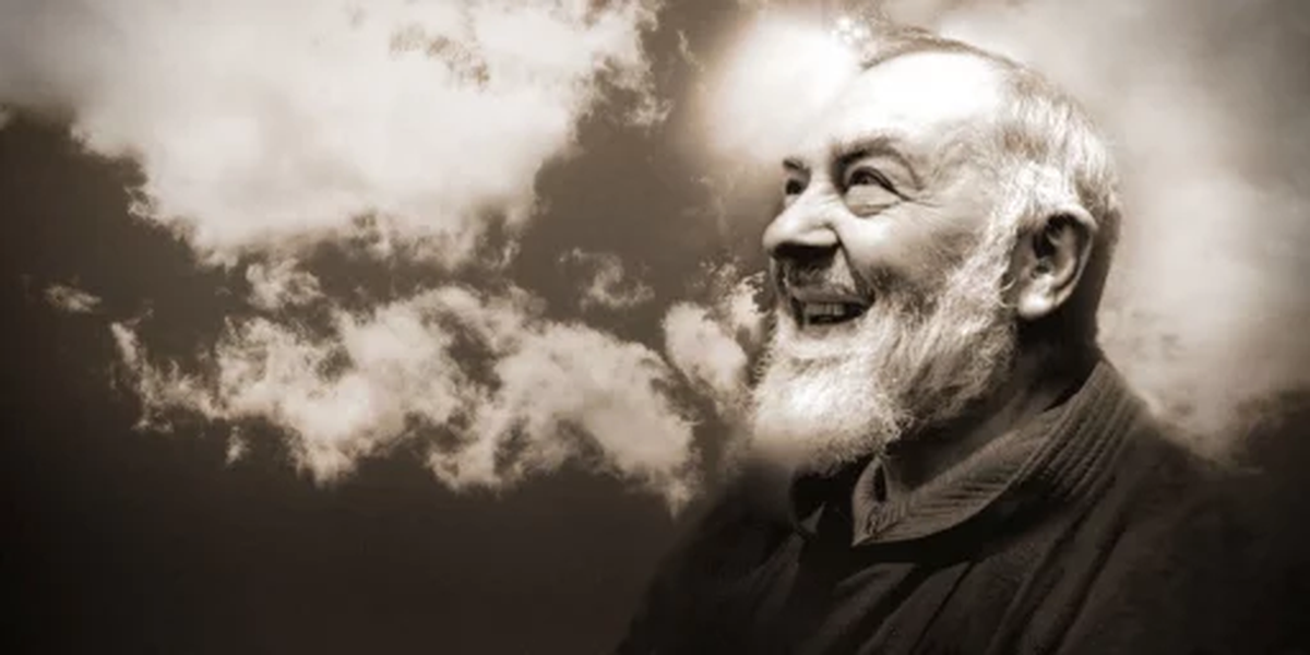 Muchos testigos aseguran haber sentido un aroma floral y dulce (como violetas o rosas) que emanaba de él, sin fuente aparente, incluso a distancia. | GENTILEZA DE IMAGEN Muchos testigos aseguran haber sentido un aroma floral y dulce (como violetas o rosas) que emanaba de él, sin fuente aparente, incluso a distancia. | GENTILEZA DE IMAGEN