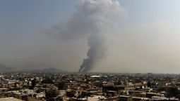 Kabul: La explosión está identificada por la columna de humo.