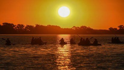 Verano en Buenos Aires: Una laguna con atardeceres soñados