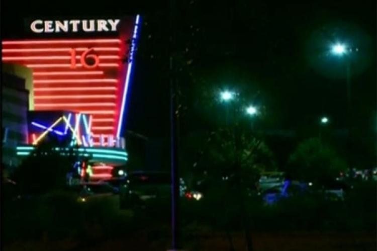 El cine de Denver, donde se produjo la masacre. (Foto: Captura de TV)