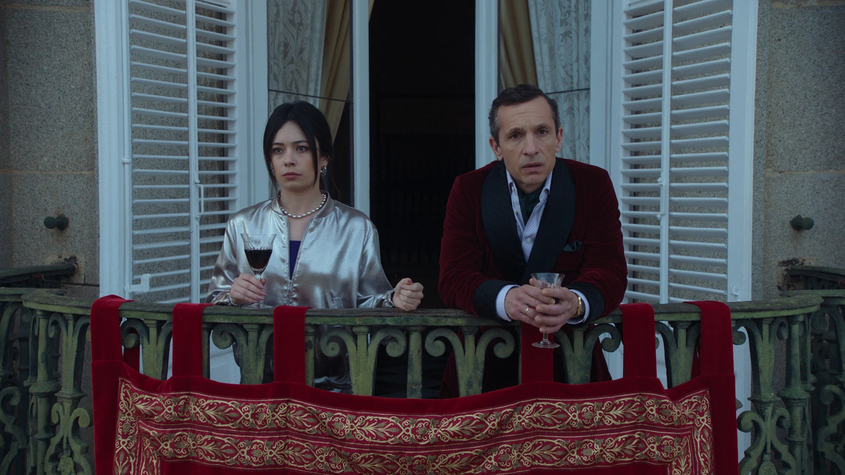 Si tenés Prime Video y todavía no viste esta miniserie, no pierdas más el tiempo. Sátira brillante, humor filoso y una historia que te atrapa desde el minuto uno. Si tenés Prime Video y todavía no viste esta miniserie, no pierdas más el tiempo. Sátira brillante, humor filoso y una historia que te atrapa desde el minuto uno.