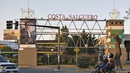 Costa Salguero: Por 10 años de Clarín y La Nación. Costa Salguero: Por 10 años de Clarín y La Nación.