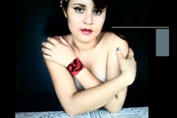 Rebeca subasta su virginidad.