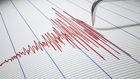 Un sismo sacude la costa de Estados Unidos, recordando la importancia de la prevención.