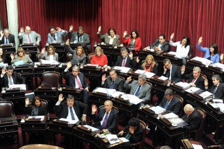 La Cámara de Senadores avanza con el proyecto de Código Civil y Comercial unificado.
