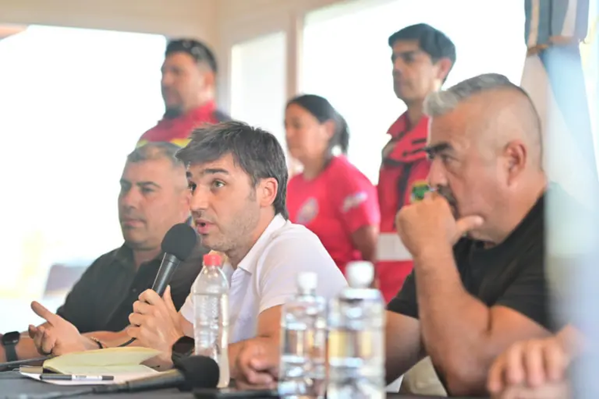 En una conferencia de prensa, el gobernador Ignacio Torres destacó que "su prioridad es controlar el fuego". En una conferencia de prensa, el gobernador Ignacio Torres destacó que "su prioridad es controlar el fuego".