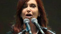 altText(10 puntos abajo: 10 razones de Cristina para seguir polarizando)}