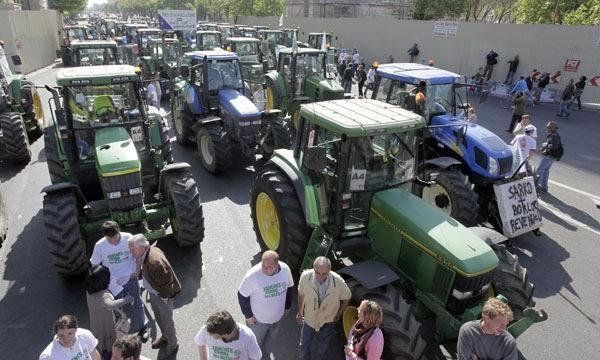 El ministro Aníbal Fernández evaluó que "el campo está pasando su mejor momento, va a ser un muy buen año" por lo que minimizó el tenor de las medidas de fuerza.