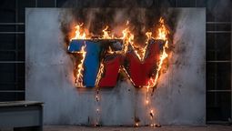 TN y El Trece están que arden debido a una fuerte interna que incluye una salida abrupta, bronca y periodistas que ya no se guardan nada. ¿Qué está pasando? Foto: Gemini