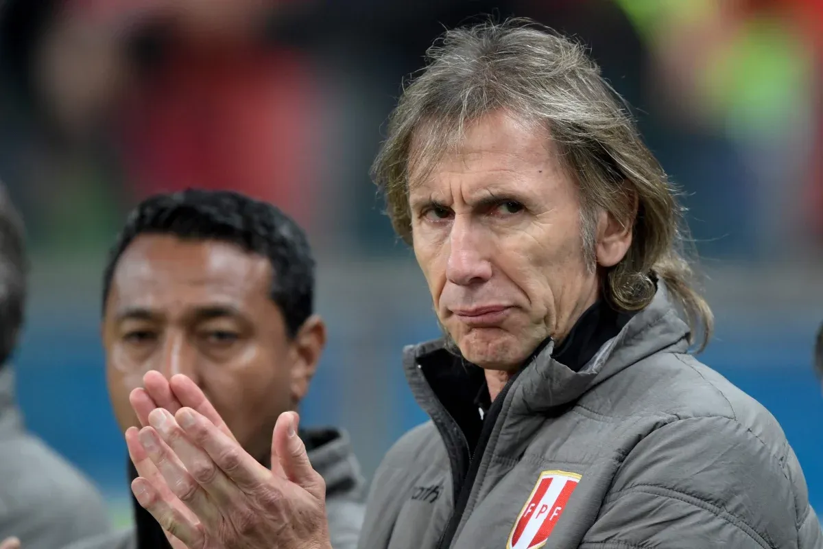 El pueblo peruano se siente en pleno derecho de elegir a su director técnico. Pero para ello existe la FPF (Federación Peruana de Fútbol).