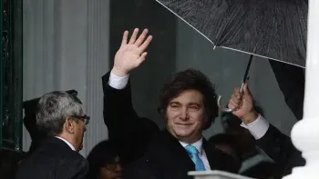 Javier Milei busca aire en USA ante un frente de tormenta que no da respiro
