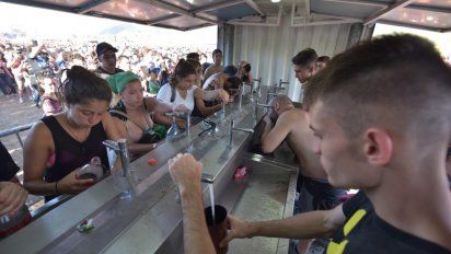 Intoxicación en Cosquín Rock: Apuntan al agua que dieron los organizadores