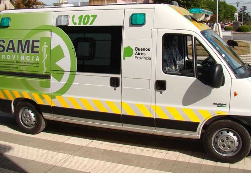 Una ambulancia del Same concurrió al lugar para asistir al docente, que se encuentra fuera de peligro (Imagen de archivo).