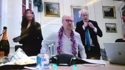 altText(Boris Johnson se intenta salvar y adelanta el fin del Covid )}
