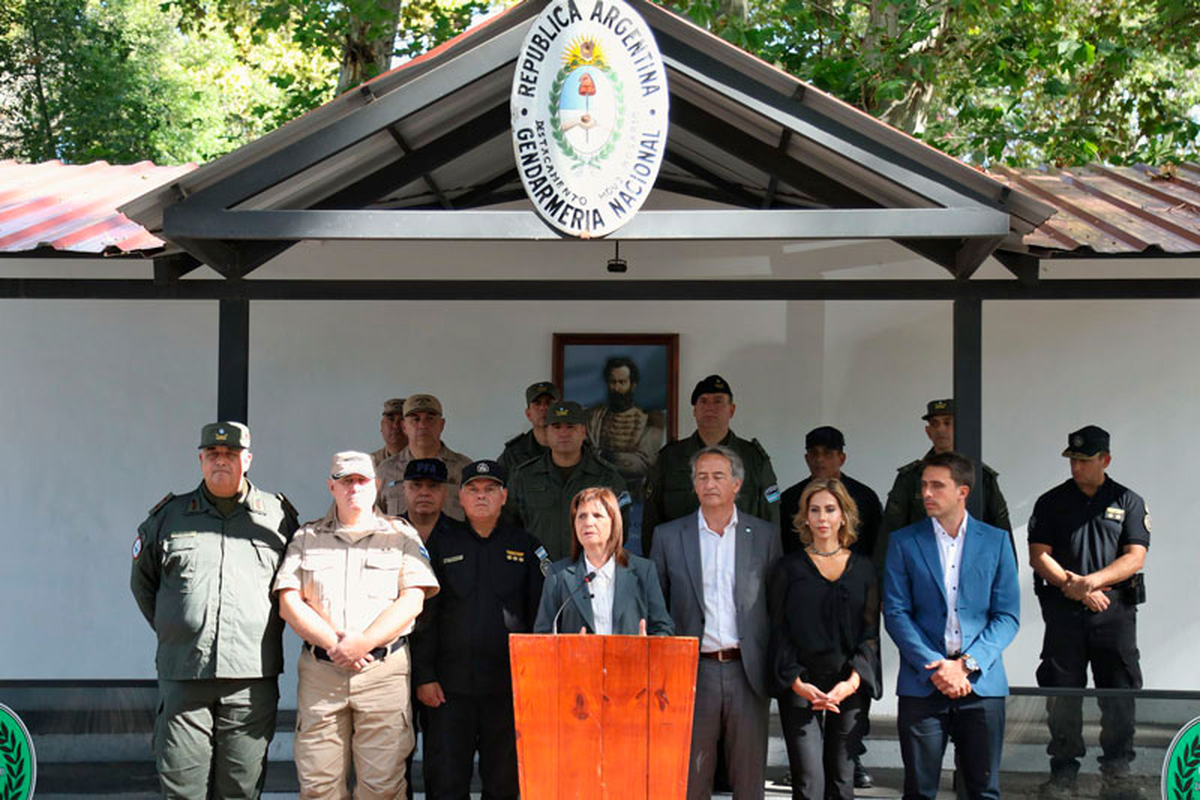 El pasado 3 de abril, la ministra de Seguridad arribó a Rosario para anunciar la segunda etapa del Plan Bandera. El pasado 3 de abril, la ministra de Seguridad arribó a Rosario para anunciar la segunda etapa del Plan Bandera.