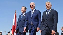 Joe Biden y el primer ministro israelí, tras su llegada a Israel. /Foto: Jpost