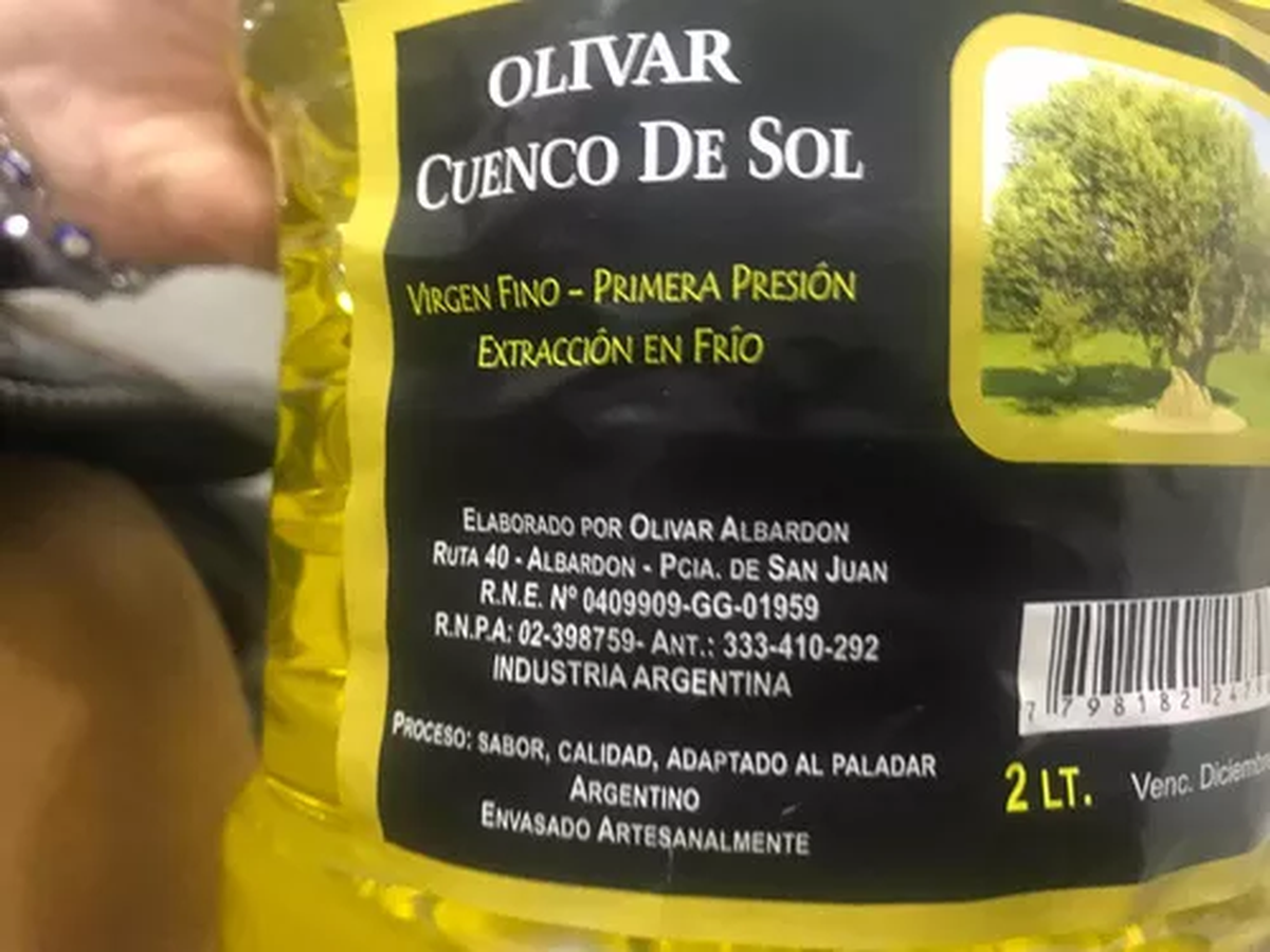 La ANMAT prohibió el aceite de oliva "Olivar Cuenco de Sol, Virgen Fino - Primera presión extracción en frío", en presentaciones de 1 y 2 litros La ANMAT prohibió el aceite de oliva "Olivar Cuenco de Sol, Virgen Fino - Primera presión extracción en frío", en presentaciones de 1 y 2 litros