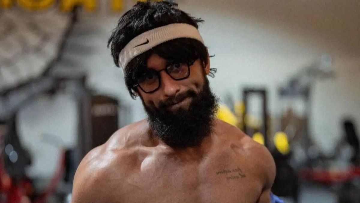 Anatoly cleaner prank shocking bodybuilders