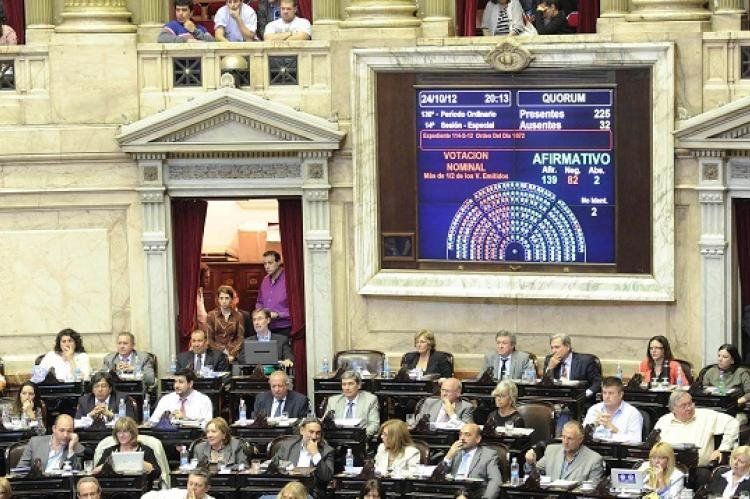 La votación. (Foto: Télam).