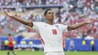 Cabaret en Inglaterra en la previa del duelo ante la Selección Argentina