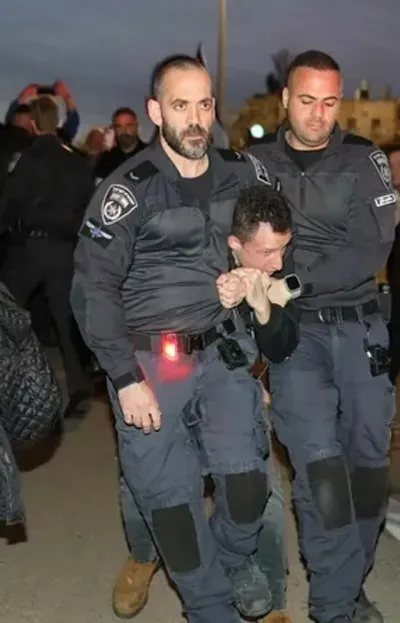 La razón detrás de la brutal represión israelí contra su propio pueblo por la guerra