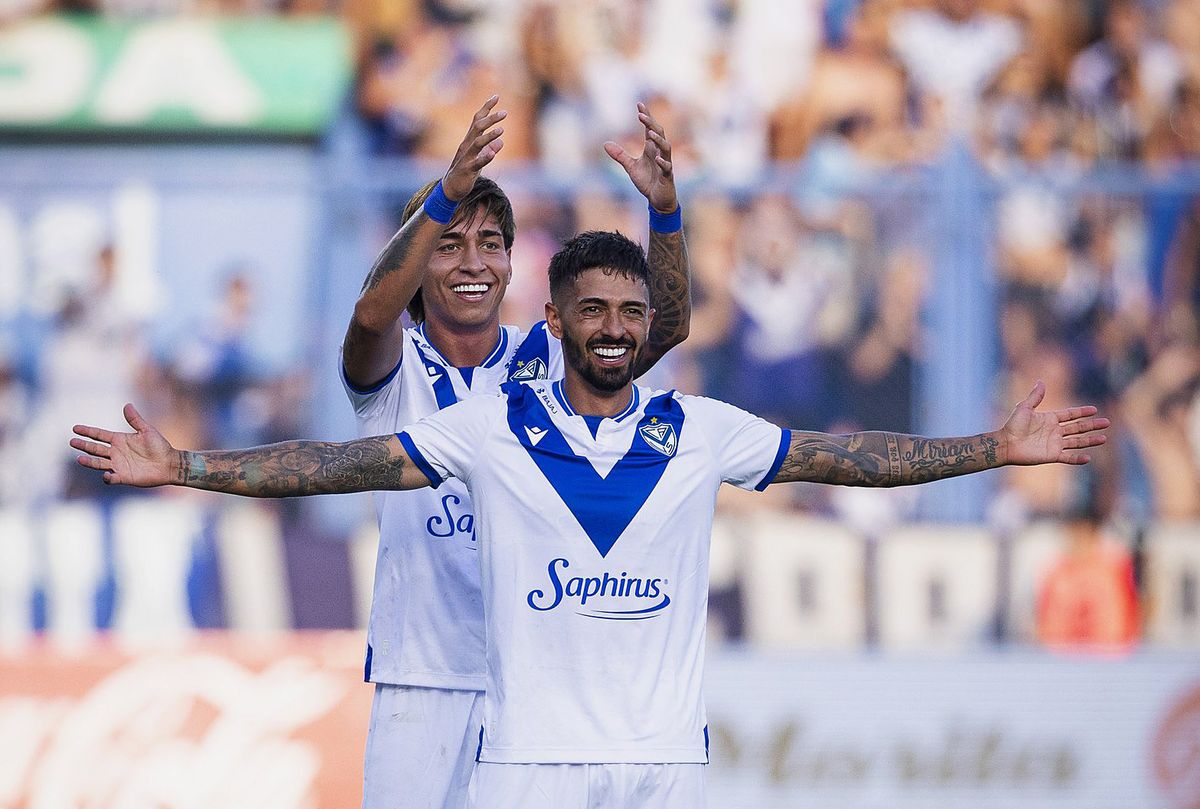 Manuel Lanzini puso la igualdad parcial para Vélez de tiro libre