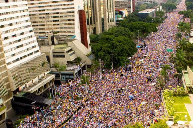 Vista aérea de la avenida Bolívar, en Caracas, domingo 30/09/2012.