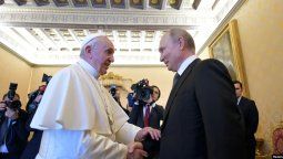 altText( El Papa Francisco quiere reunirse con Vladímir Putin)}