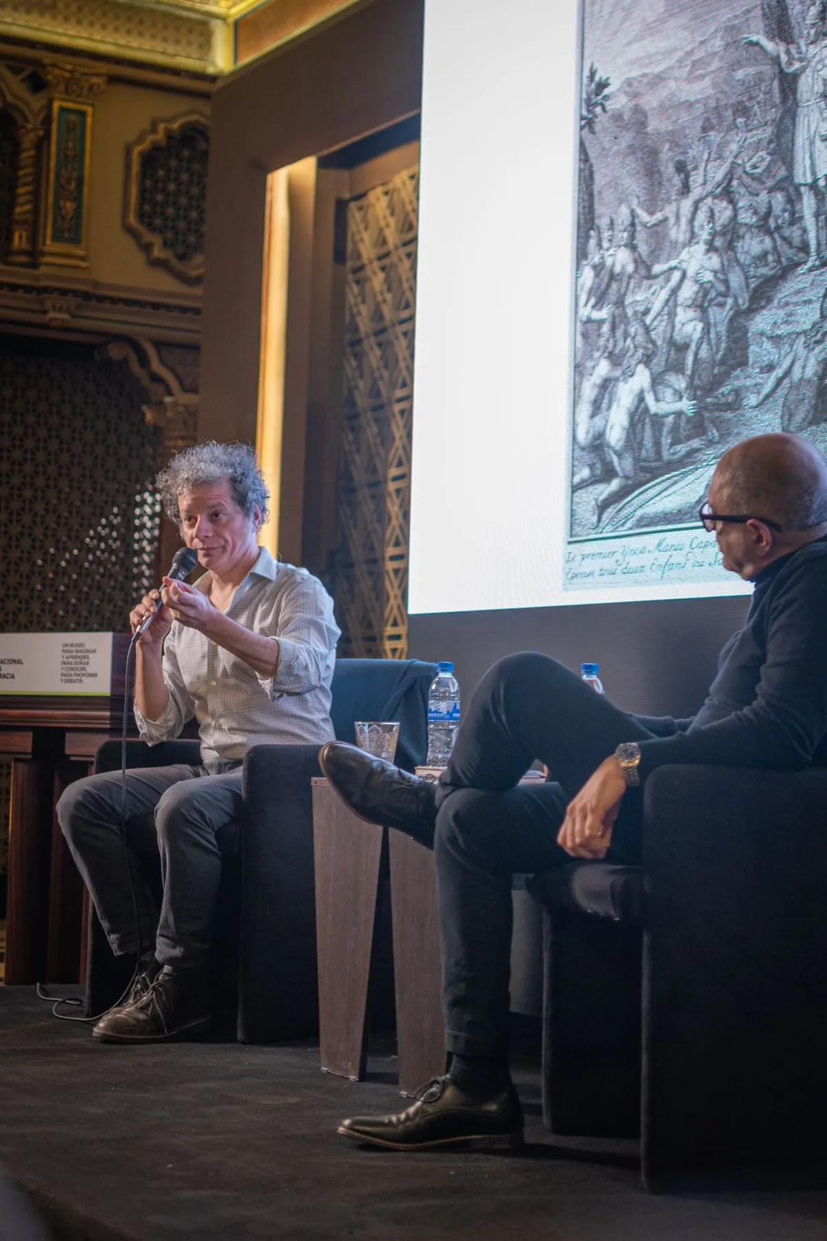 La última charla, específica sobre los símbolos patrios, fue encabezada por los historiadores, Gabriel Di Meaglio y Mario Gluck. La última charla, específica sobre los símbolos patrios, fue encabezada por los historiadores, Gabriel Di Meaglio y Mario Gluck.