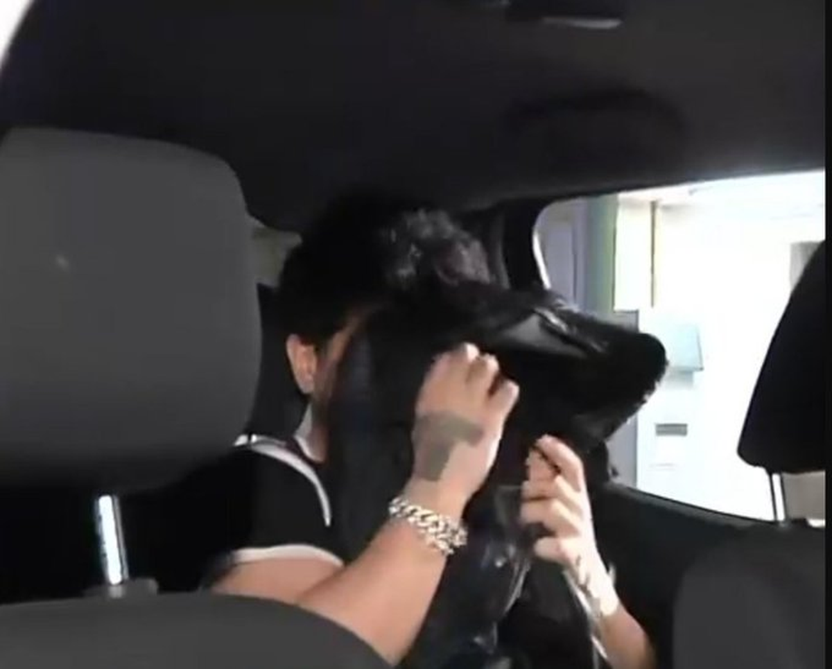 ¿Por qué no tenía esposas Sabag en el patrullero?