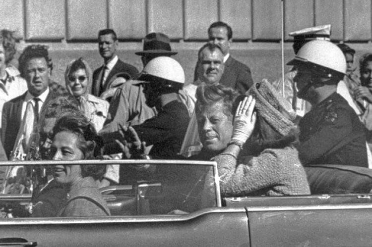 John F. Kennedy, en Dallas minutos antes de ser asesinado.
