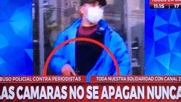 altText(Policía a periodista de canal 26: “Bajate del auto porque te tiro”)}