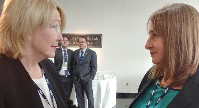 Alejandra Gils Carbó junto a Luisa Ortega Díaz.