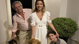 Alberto Fernández con Fabiola, Estanislao y los perros. Pero hubo más gente en el cumpleaños de Presidente ¿otra Fiesa en Olivos?