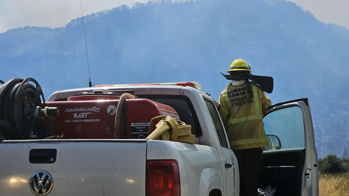 Hasta ahora, la Provincia dependía del alquiler de aeronaves para hacer frente a los incendios, especialmente en los humedales del Delta y en zonas rurales del norte. Hasta ahora, la Provincia dependía del alquiler de aeronaves para hacer frente a los incendios, especialmente en los humedales del Delta y en zonas rurales del norte.