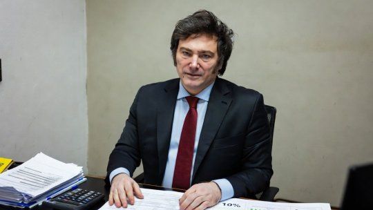 El Presidente ya puso la firma en el proyecto de reforma laboral y espera los números de la inflación. El Presidente ya puso la firma en el proyecto de reforma laboral y espera los números de la inflación.