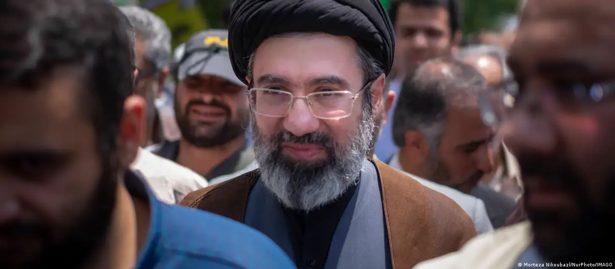 El hijo de Ali Khamenei, sucede a su padre como líder religioso de Irán El hijo de Ali Khamenei, sucede a su padre como líder religioso de Irán
