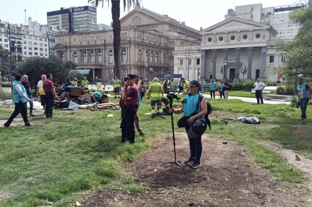 Restos del campamento que desalojó el gobierno porteño, después de 4 meses, en la Plaza Lavalle Restos del campamento que desalojó el gobierno porteño, después de 4 meses, en la Plaza Lavalle