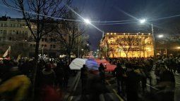 altText(Rusia bloquea a Facebook y en Serbia desfilan los prorrusos)}