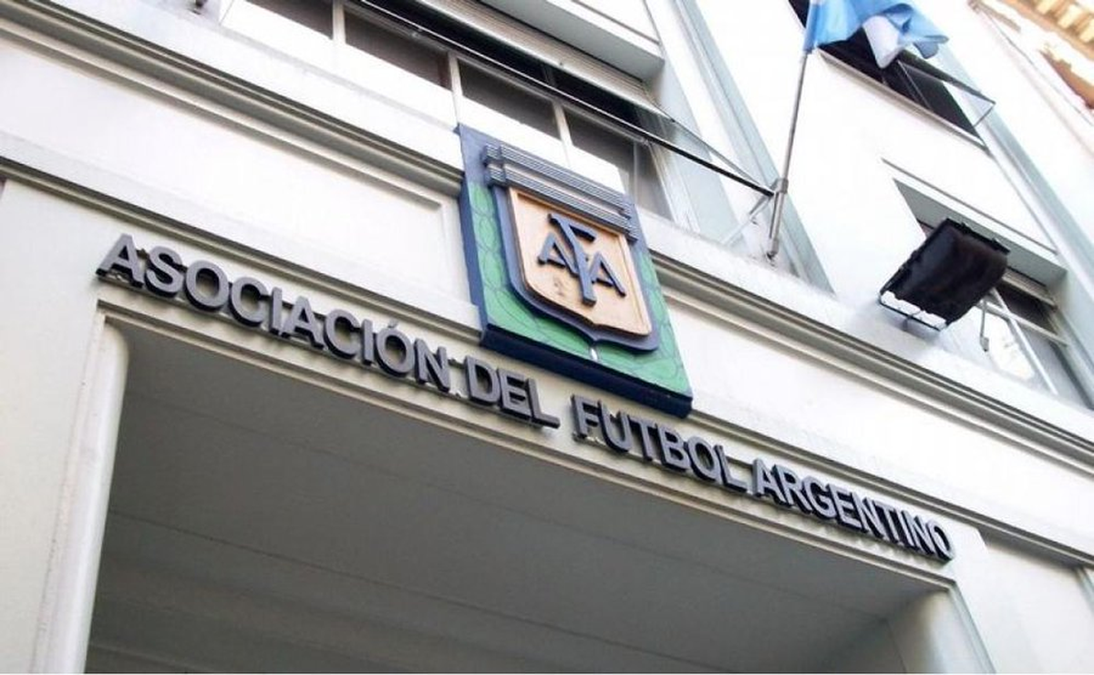 AFA eliminará los descensos en 2024 y la Primera División tendrá 30 equipos en 2025. AFA eliminará los descensos en 2024 y la Primera División tendrá 30 equipos en 2025.