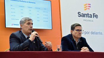 Los docentes de Santa Fe exigieron una oferta salarial acorde a la inflación, y rechazaron tanto la asistencia perfecta, como la reforma jubilatoria. Los docentes de Santa Fe exigieron una oferta salarial acorde a la inflación, y rechazaron tanto la asistencia perfecta, como la reforma jubilatoria.