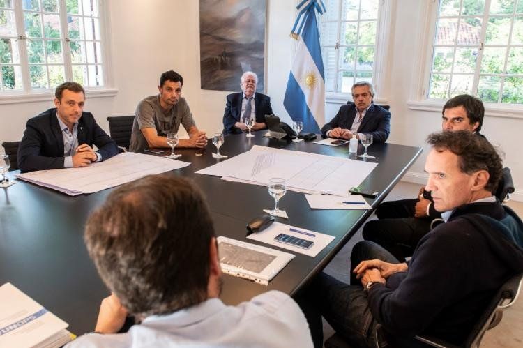 Alberto Fernández junto a sus ministros y empresarios durante la reunión llevada a cabo en Olivos