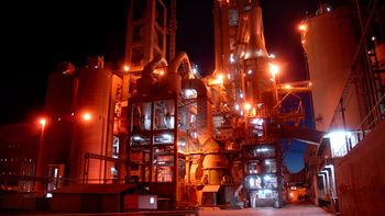 Caos y alerta por un conflicto en una de las cementeras más importantes el país