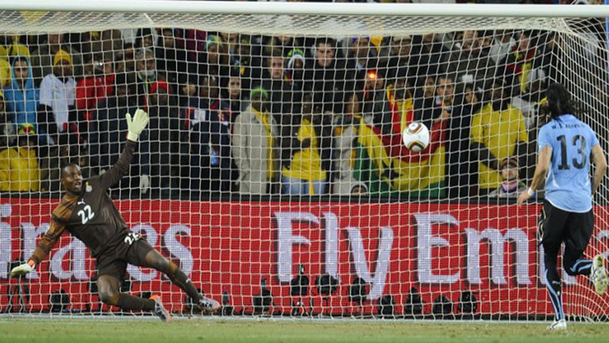 El 'loco' Abreu la picó y Uruguay, por penales, pasaba a la semifinal del Mundial de Sudáfrica.