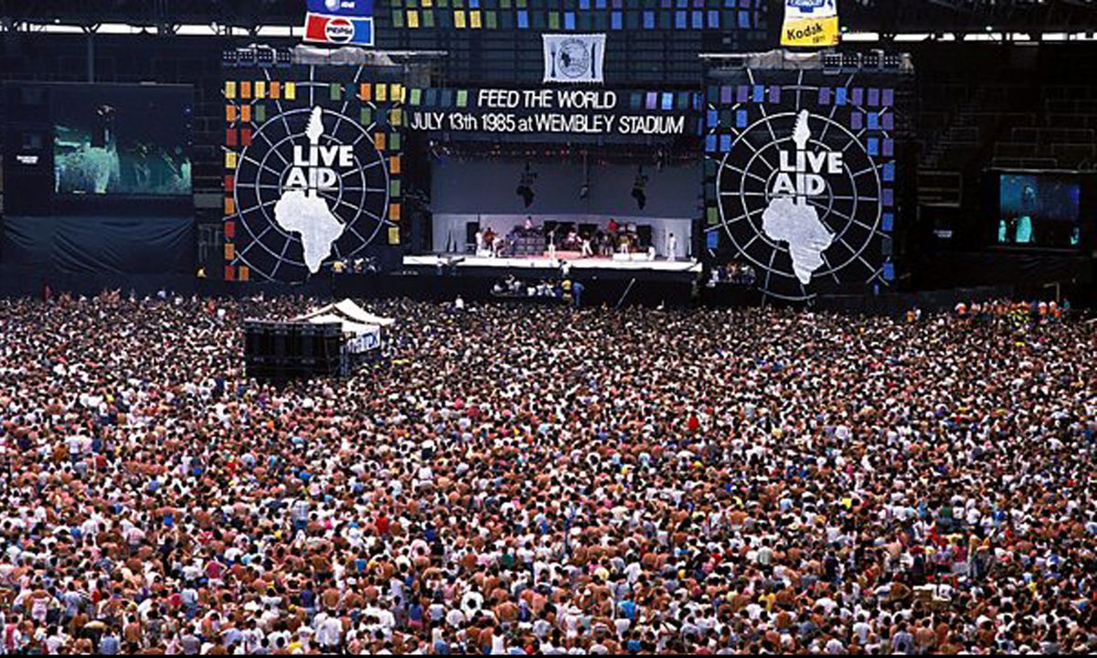 Live Aid, el evento de 1985, que reunió a millones de personas y múltiples artistas.