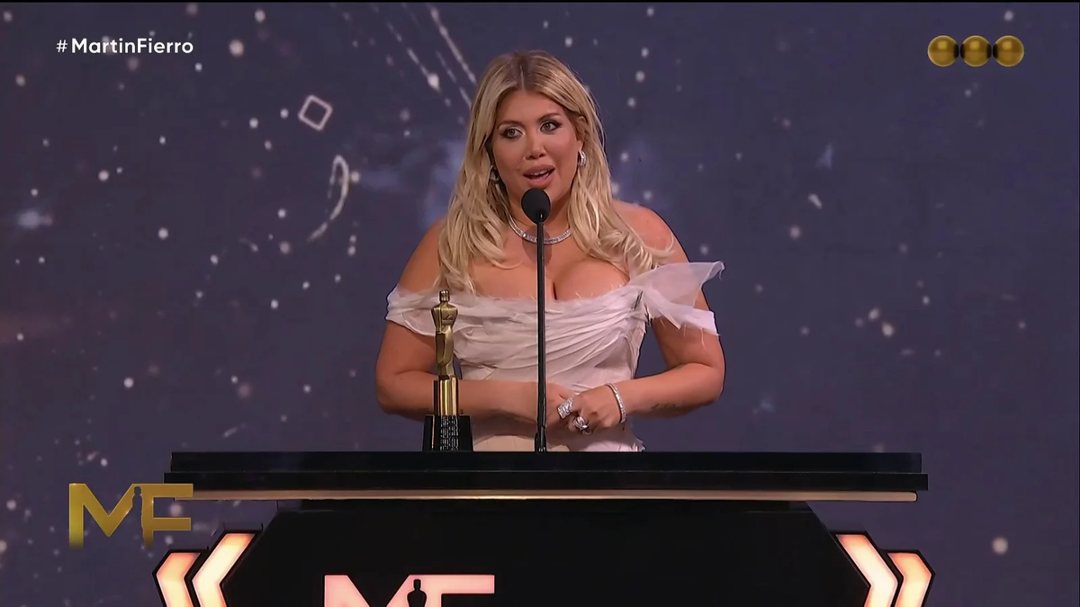 Sigue la polémica por el Martín Fierro de Wanda Nara, y esta vez, fue Mirtha Legrand quien reavivó las dudas sobre la elección de la empresaria en Mejor Conducción Femenina. Foto: Telefe Sigue la polémica por el Martín Fierro de Wanda Nara, y esta vez, fue Mirtha Legrand quien reavivó las dudas sobre la elección de la empresaria en Mejor Conducción Femenina. Foto: Telefe