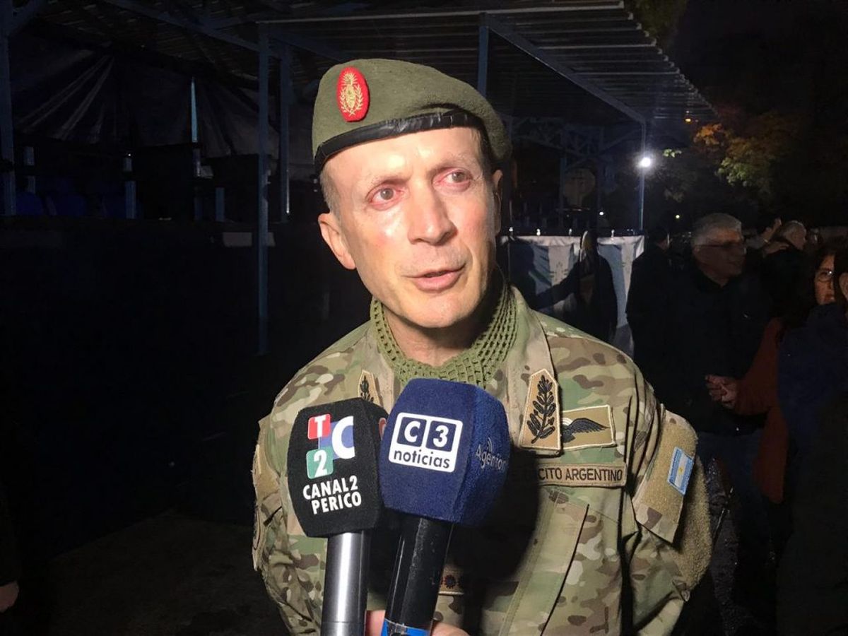 Claudio Pasqualini, teniente general hoy a las órdenes de un teniente coronel. Claudio Pasqualini, teniente general hoy a las órdenes de un teniente coronel.