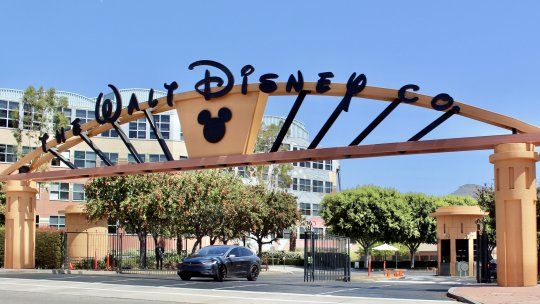 The Walt Disney Company en pie de guerra. La salida de Bob Iger desata una fuerte lucha por el poder. The Walt Disney Company en pie de guerra. La salida de Bob Iger desata una fuerte lucha por el poder.